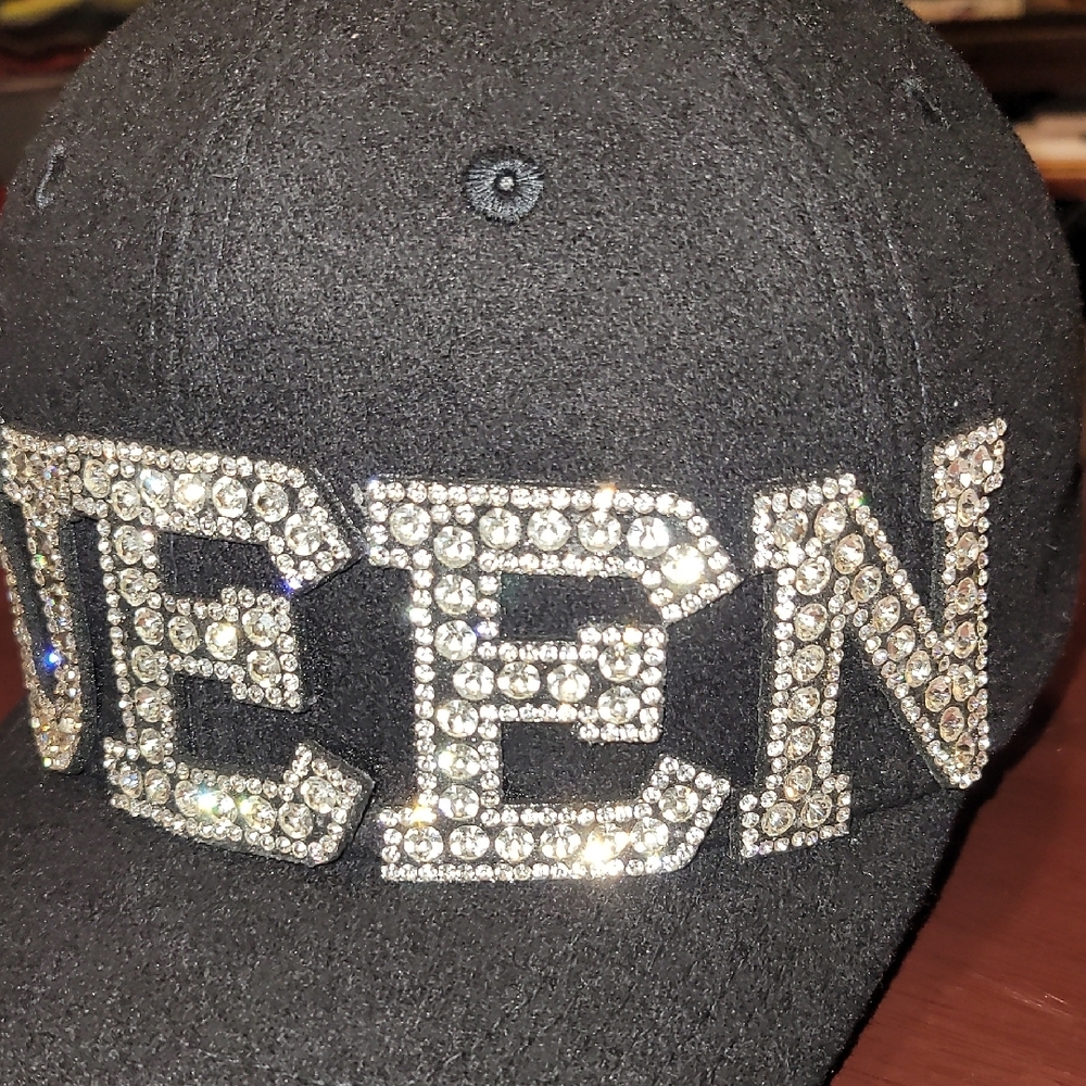 Black Rhinestone Embellished Cap - Picture 6 of 6